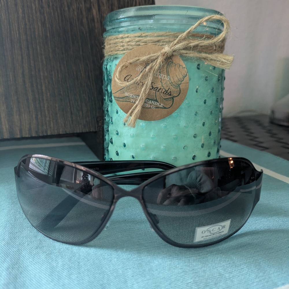 Oscar de la Renta Black Sunglasses with Dark Smoke Lenses